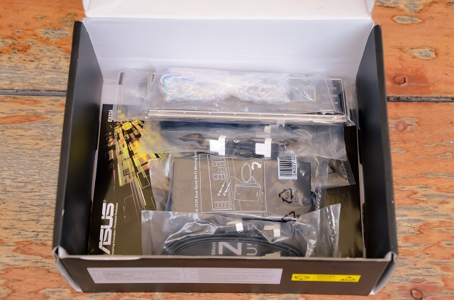 ASUS Z87I-PRO - Accessories 01