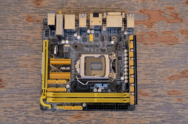 ASUS Z87I-PRO - Board Layout